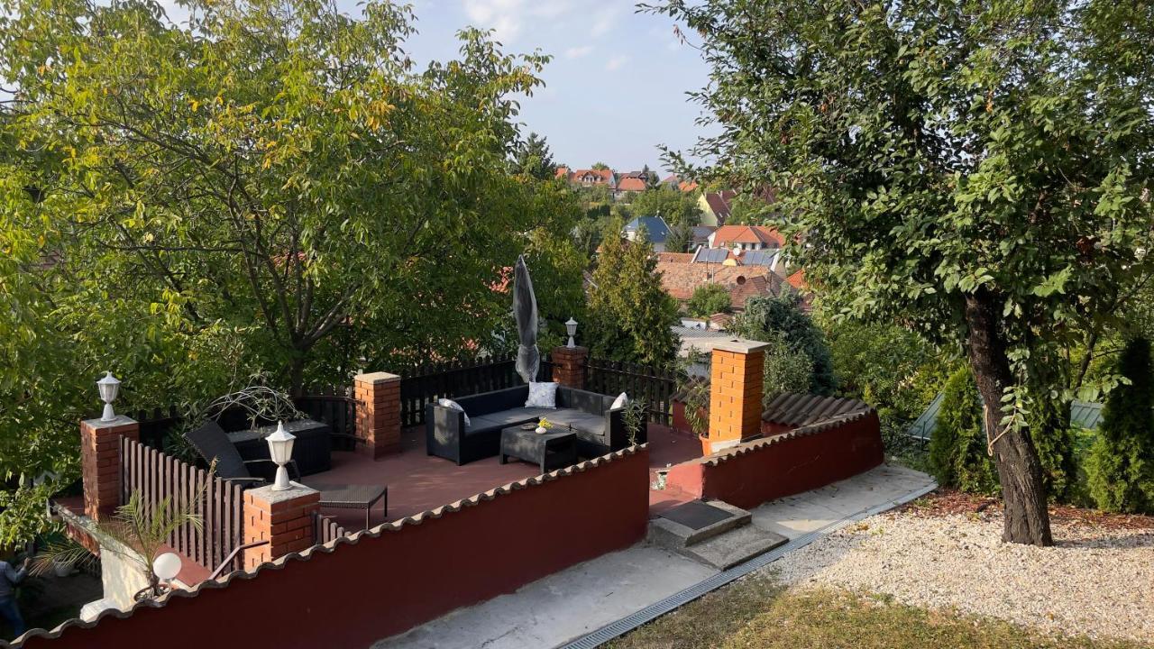Kishaz Apartman Eger Buitenkant foto