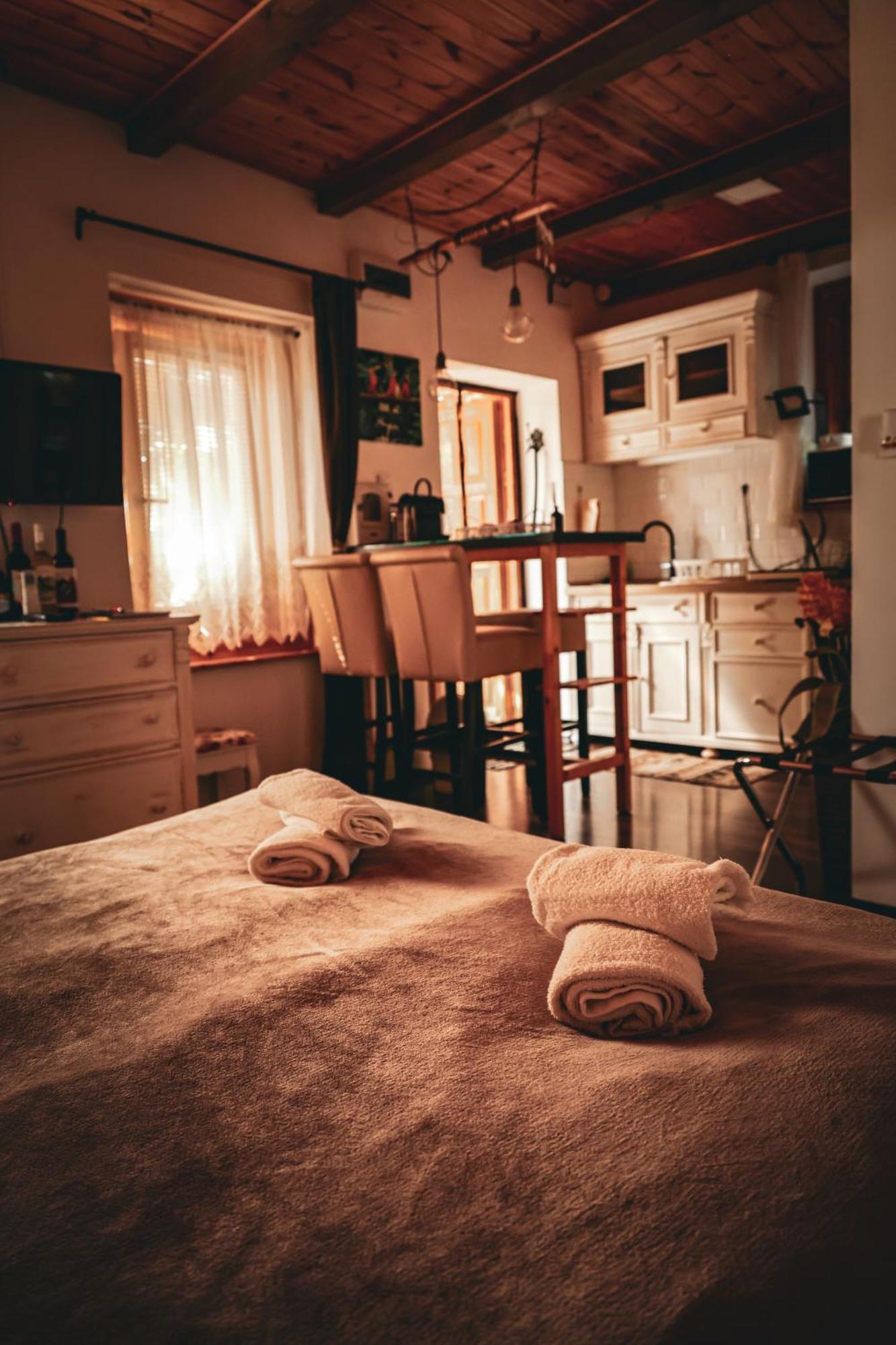 Kishaz Apartman Eger Buitenkant foto