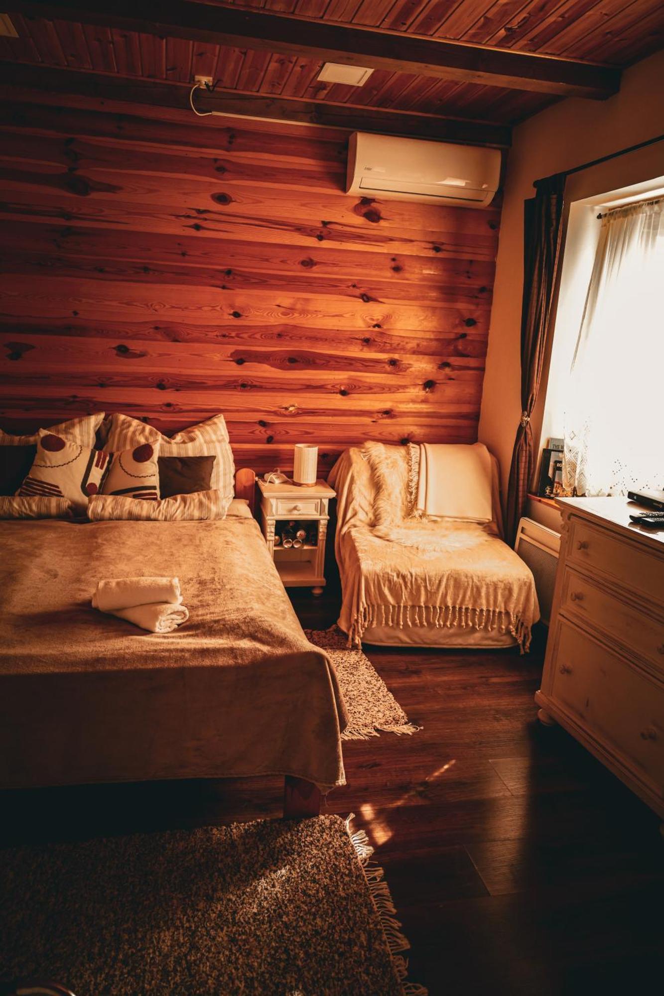 Kishaz Apartman Eger Buitenkant foto
