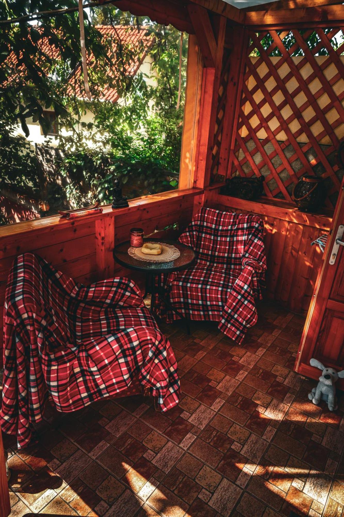 Kishaz Apartman Eger Buitenkant foto
