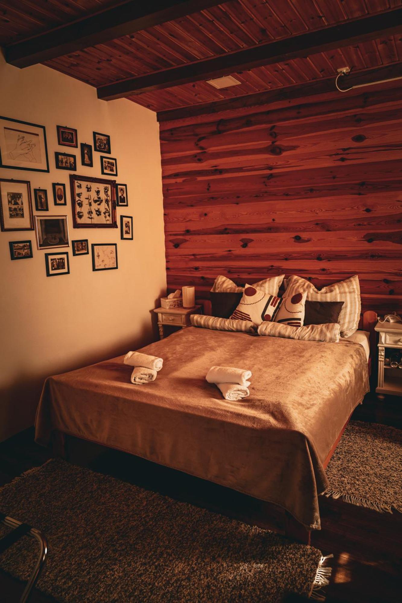 Kishaz Apartman Eger Buitenkant foto