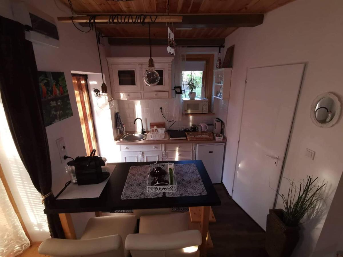 Kishaz Apartman Eger Buitenkant foto